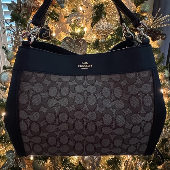 ❌SOLD❌✨Gently Used Ladies Coach Signature Brown and Tan Shoulder Bag✨ - Picture 2 of 16